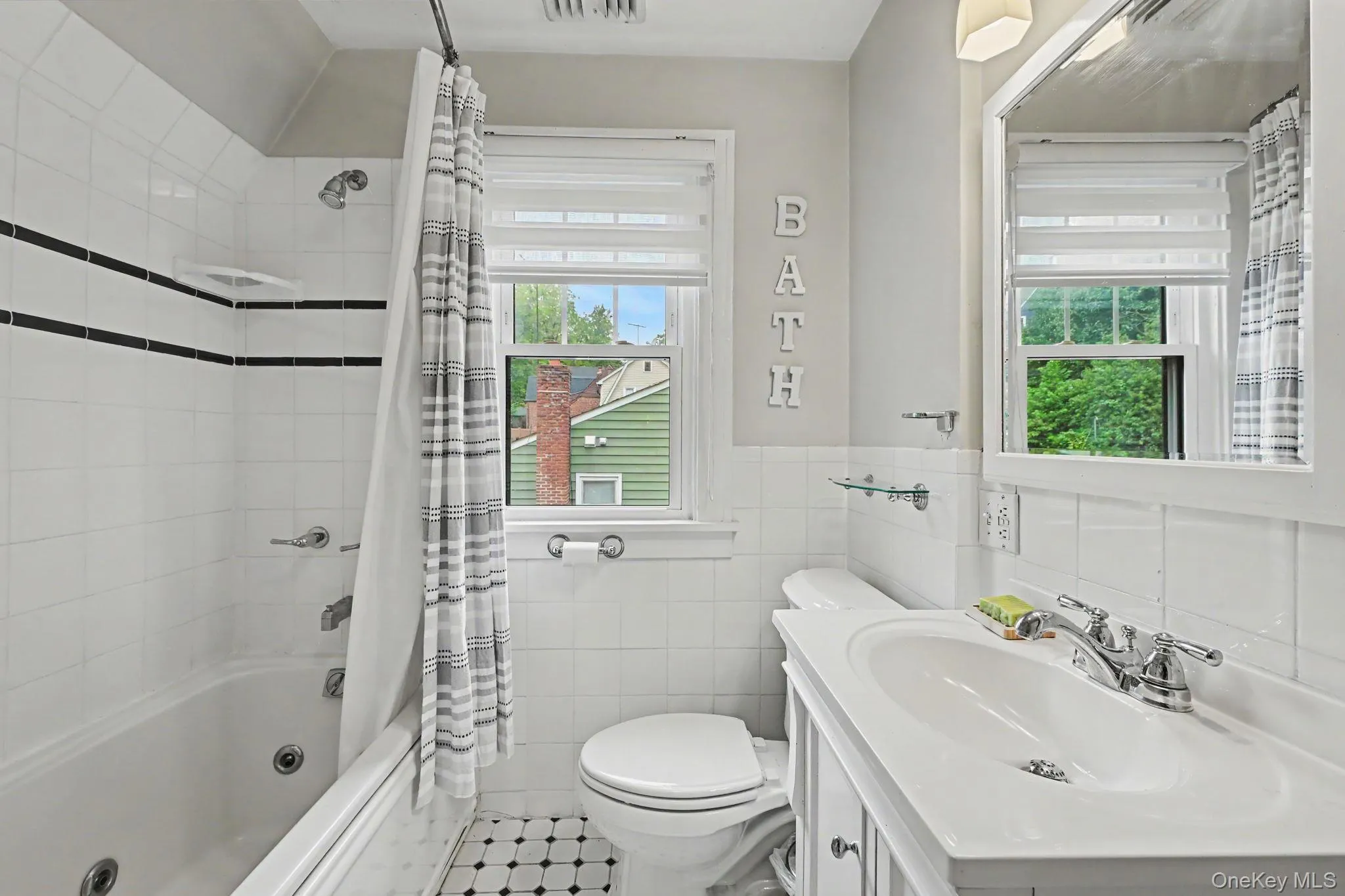 72 Hartsdale Avenue, Greenburgh, NY, 3 Bedrooms Bedrooms, 6 Rooms Rooms,2 BathroomsBathrooms,Residential,For Rent,Hartsdale,0,1054580 72 Hartsdale Avenue, Greenburgh, NY, 3 Bedrooms Bedrooms, 6 Rooms Rooms,2 BathroomsBathrooms,Residential,For Rent,Hartsdale,0,1054580