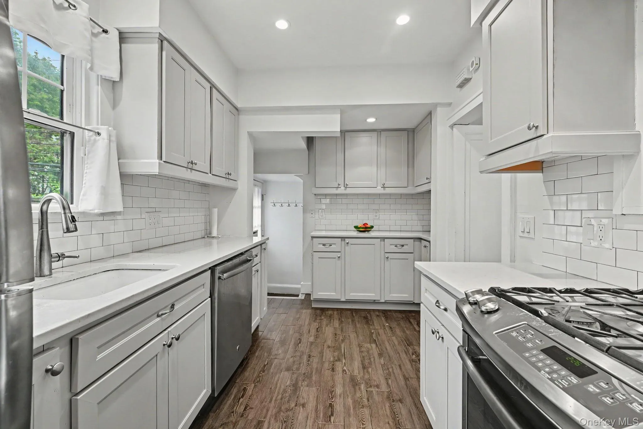 72 Hartsdale Avenue, Greenburgh, NY, 3 Bedrooms Bedrooms, 6 Rooms Rooms,2 BathroomsBathrooms,Residential,For Rent,Hartsdale,0,1054580 72 Hartsdale Avenue, Greenburgh, NY, 3 Bedrooms Bedrooms, 6 Rooms Rooms,2 BathroomsBathrooms,Residential,For Rent,Hartsdale,0,1054580