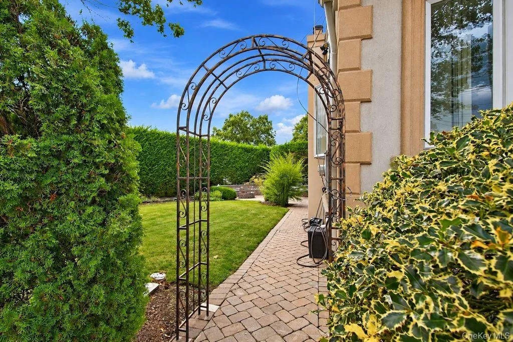 1072 Hicksville Road, Oyster Bay, NY, 3 Bedrooms Bedrooms, 4 Rooms Rooms,2 BathroomsBathrooms,Residential,For Rent,Hicksville,0,1054581 1072 Hicksville Road, Oyster Bay, NY, 3 Bedrooms Bedrooms, 4 Rooms Rooms,2 BathroomsBathrooms,Residential,For Rent,Hicksville,0,1054581