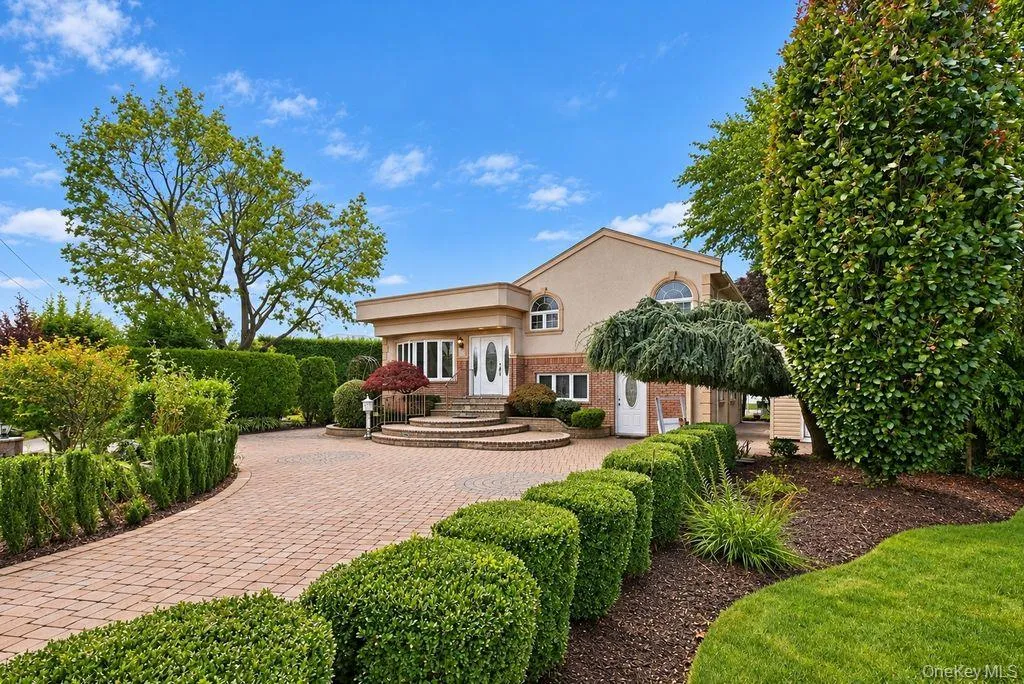 1072 Hicksville Road, Oyster Bay, NY, 3 Bedrooms Bedrooms, 4 Rooms Rooms,2 BathroomsBathrooms,Residential,For Rent,Hicksville,0,1054581 1072 Hicksville Road, Oyster Bay, NY, 3 Bedrooms Bedrooms, 4 Rooms Rooms,2 BathroomsBathrooms,Residential,For Rent,Hicksville,0,1054581