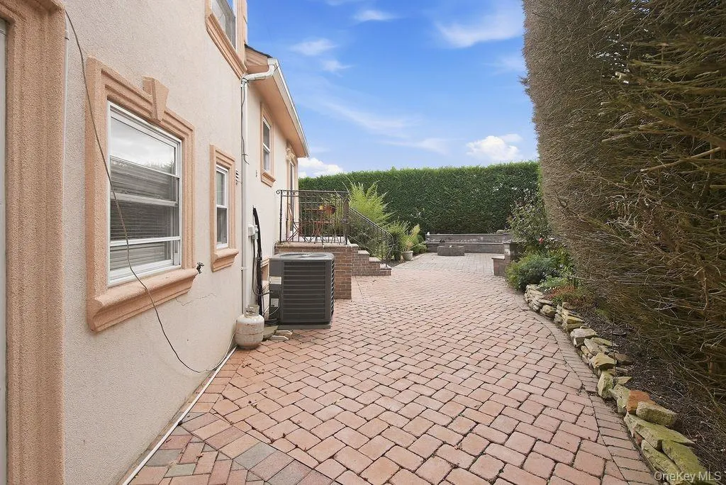 1072 Hicksville Road, Oyster Bay, NY, 3 Bedrooms Bedrooms, 4 Rooms Rooms,2 BathroomsBathrooms,Residential,For Rent,Hicksville,0,1054581 1072 Hicksville Road, Oyster Bay, NY, 3 Bedrooms Bedrooms, 4 Rooms Rooms,2 BathroomsBathrooms,Residential,For Rent,Hicksville,0,1054581