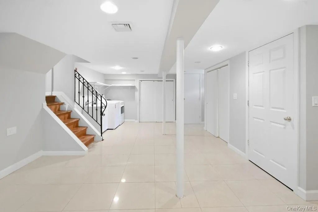 1072 Hicksville Road, Oyster Bay, NY, 3 Bedrooms Bedrooms, 4 Rooms Rooms,2 BathroomsBathrooms,Residential,For Rent,Hicksville,0,1054581 1072 Hicksville Road, Oyster Bay, NY, 3 Bedrooms Bedrooms, 4 Rooms Rooms,2 BathroomsBathrooms,Residential,For Rent,Hicksville,0,1054581