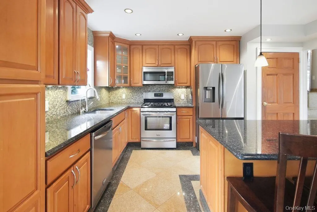 1072 Hicksville Road, Oyster Bay, NY, 3 Bedrooms Bedrooms, 4 Rooms Rooms,2 BathroomsBathrooms,Residential,For Rent,Hicksville,0,1054581 1072 Hicksville Road, Oyster Bay, NY, 3 Bedrooms Bedrooms, 4 Rooms Rooms,2 BathroomsBathrooms,Residential,For Rent,Hicksville,0,1054581