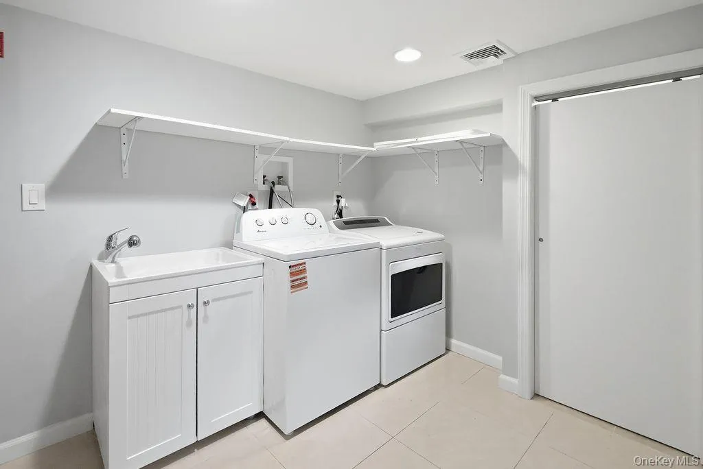 1072 Hicksville Road, Oyster Bay, NY, 3 Bedrooms Bedrooms, 4 Rooms Rooms,2 BathroomsBathrooms,Residential,For Rent,Hicksville,0,1054581 1072 Hicksville Road, Oyster Bay, NY, 3 Bedrooms Bedrooms, 4 Rooms Rooms,2 BathroomsBathrooms,Residential,For Rent,Hicksville,0,1054581