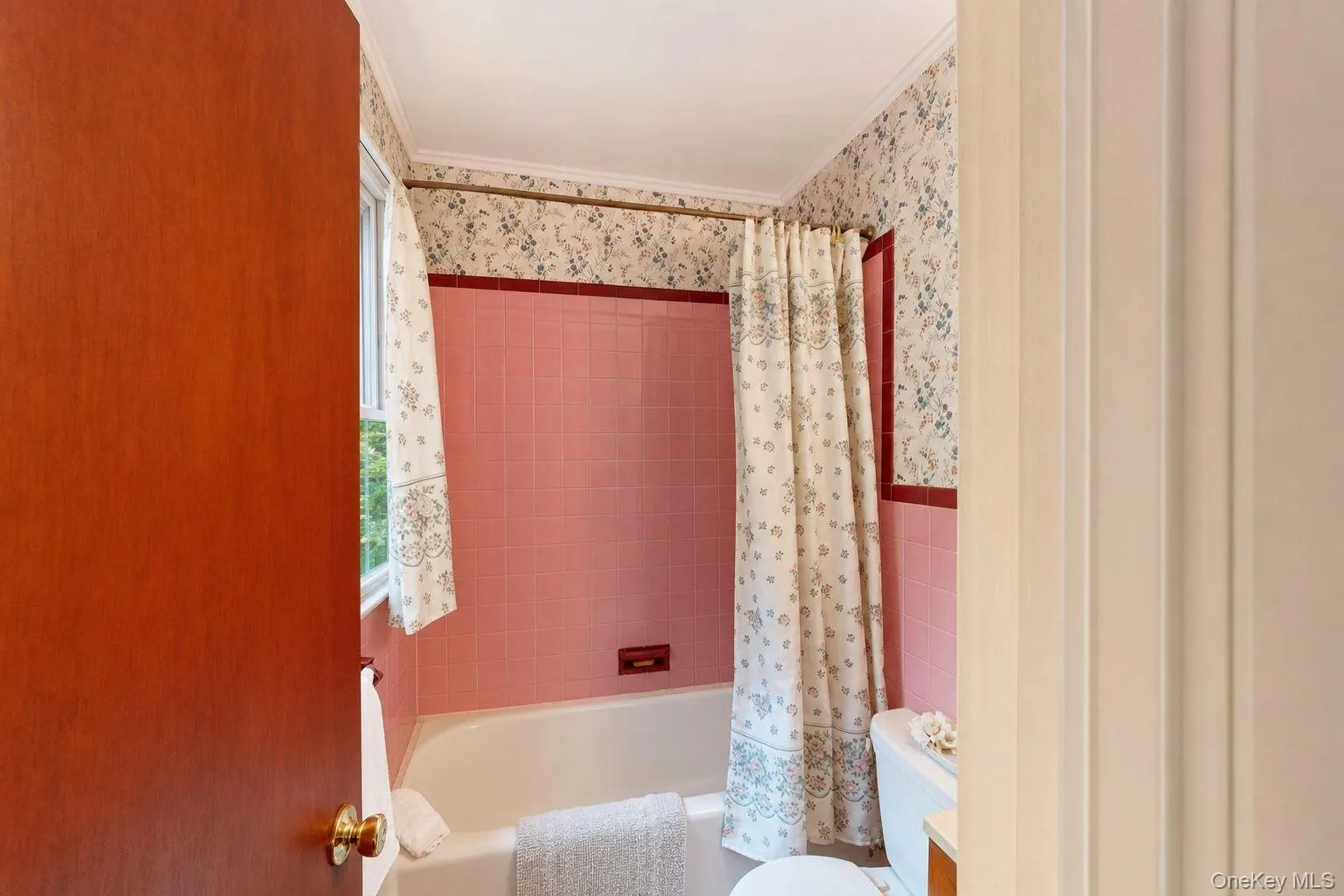 Full bathroom off Den Full bathroom off Den