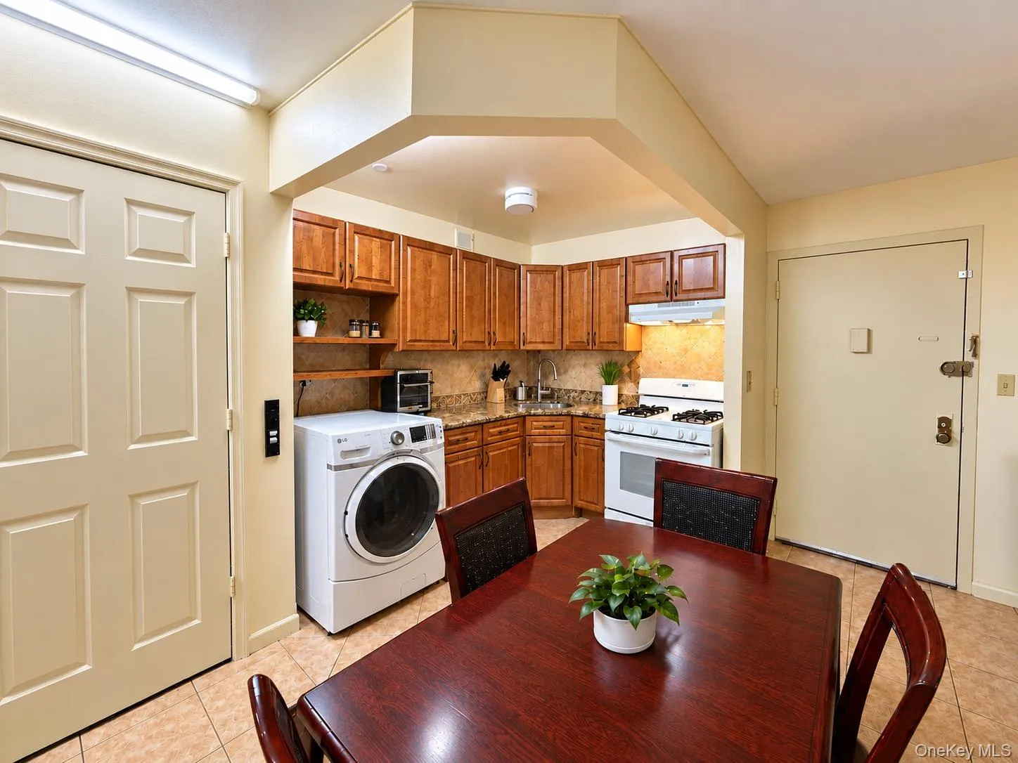 2135 Crotona Avenue, New York, NY, 2 Bedrooms Bedrooms, 5 Rooms Rooms,1 BathroomBathrooms,Residential,For Rent,Crotona,0,1054621 2135 Crotona Avenue, New York, NY, 2 Bedrooms Bedrooms, 5 Rooms Rooms,1 BathroomBathrooms,Residential,For Rent,Crotona,0,1054621