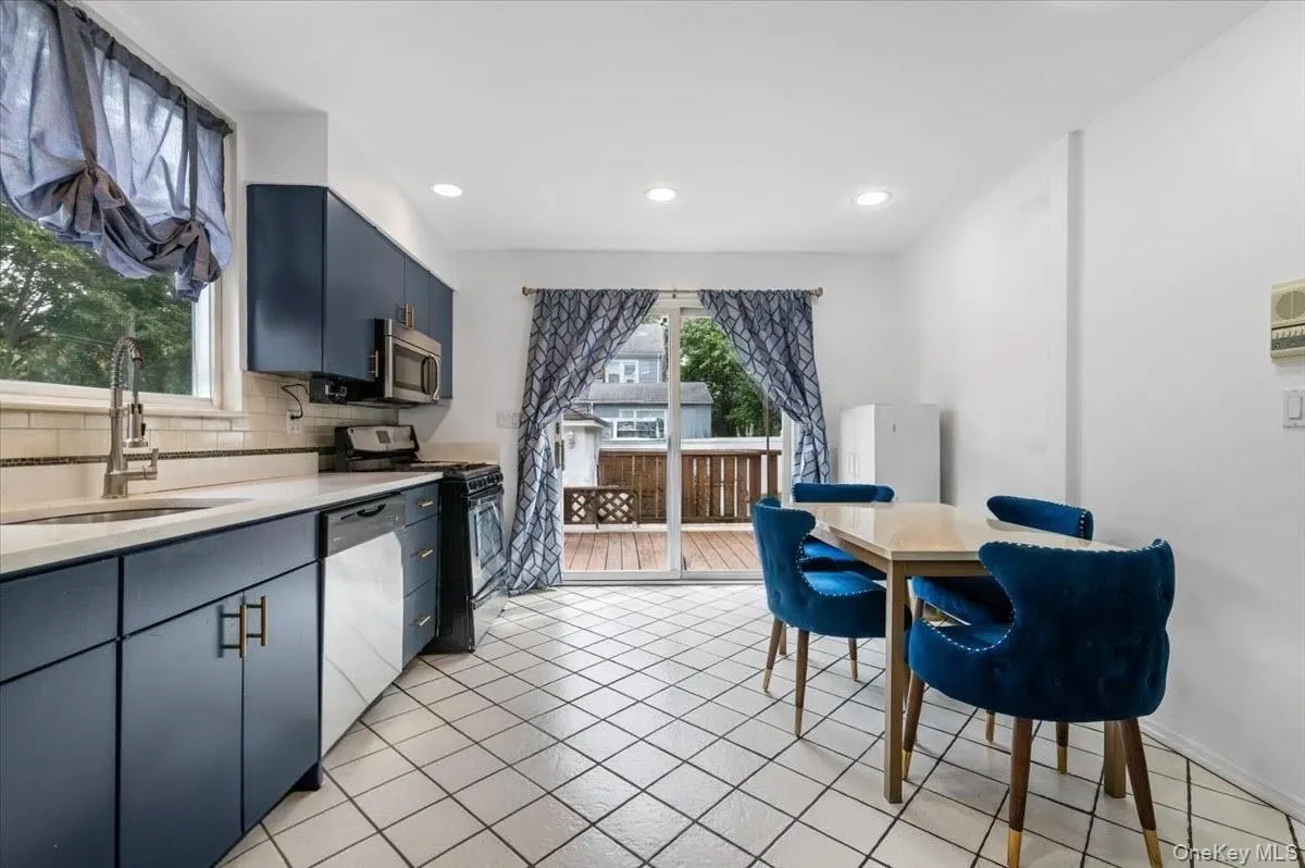 1051 Roselle Place, Hempstead, NY, 3 Bedrooms Bedrooms, 7 Rooms Rooms,1 BathroomBathrooms,Residential,For Rent,Roselle,0,1054627 1051 Roselle Place, Hempstead, NY, 3 Bedrooms Bedrooms, 7 Rooms Rooms,1 BathroomBathrooms,Residential,For Rent,Roselle,0,1054627