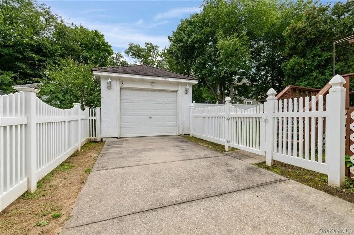 1051 Roselle Place, Hempstead, NY, 3 Bedrooms Bedrooms, 7 Rooms Rooms,1 BathroomBathrooms,Residential,For Rent,Roselle,0,1054627 1051 Roselle Place, Hempstead, NY, 3 Bedrooms Bedrooms, 7 Rooms Rooms,1 BathroomBathrooms,Residential,For Rent,Roselle,0,1054627
