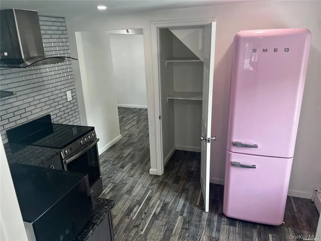 25 Juanita Avenue, Huntington, NY, 2 Bedroom Bedrooms, 5 Room Rooms,1 BathroomBathrooms,Residential Lease,For Rent,Juanita,0,1054644 25 Juanita Avenue, Huntington, NY, 2 Bedroom Bedrooms, 5 Room Rooms,1 BathroomBathrooms,Residential Lease,For Rent,Juanita,0,1054644