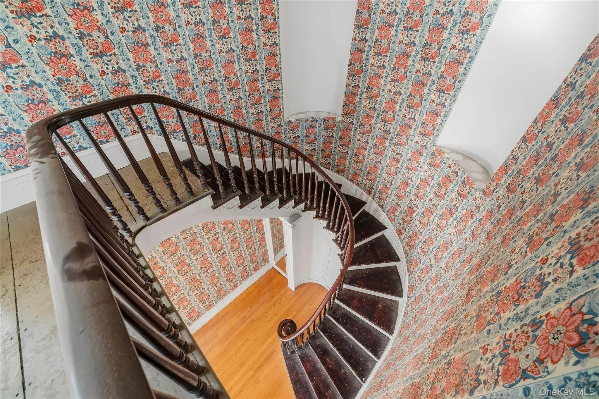 Beautiful Curved Staircase Beautiful Curved Staircase