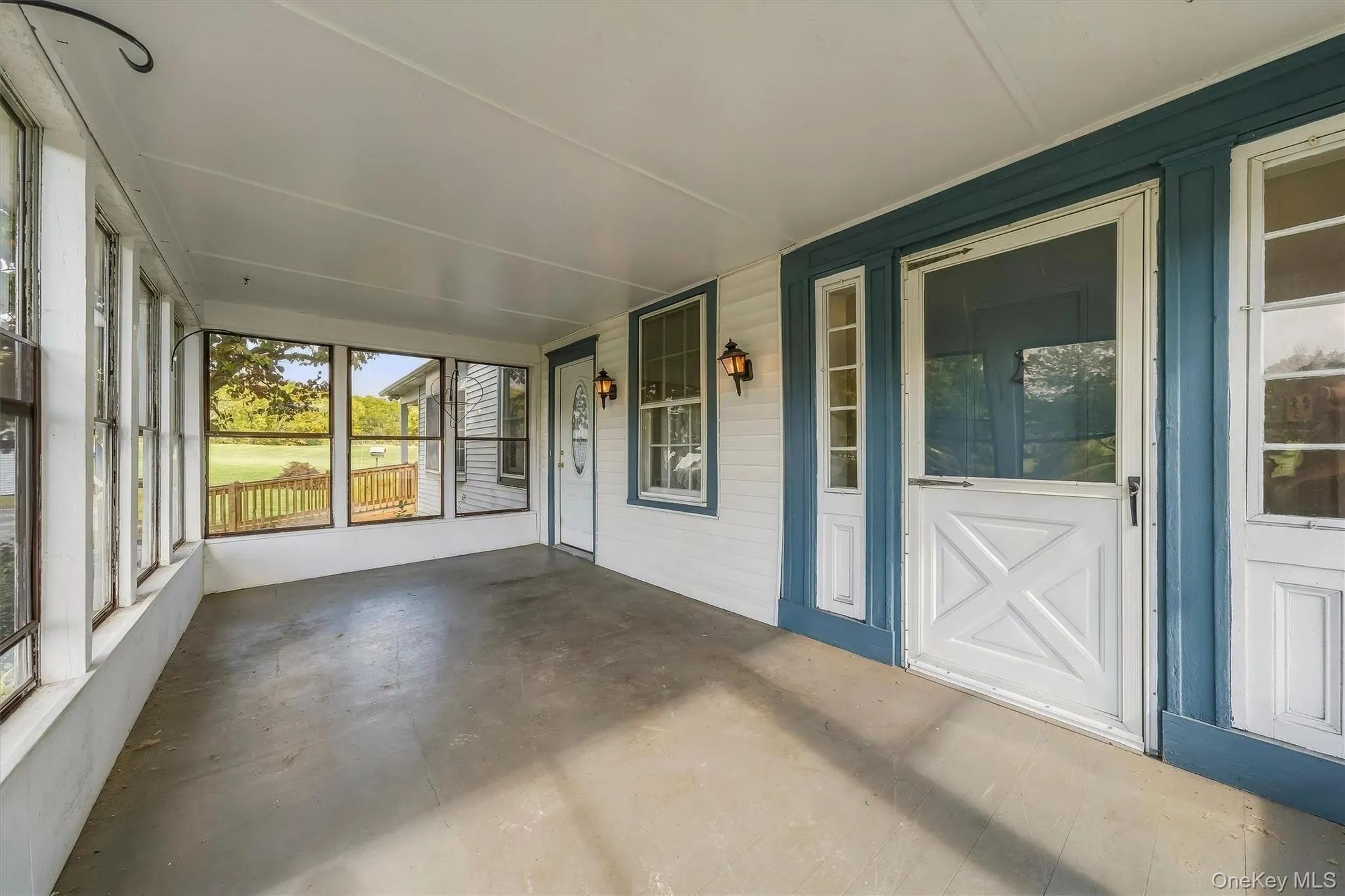 Screened in Porch leads to Dining Rm & Den/Parlor Rm Screened in Porch leads to Dining Rm & Den/Parlor Rm