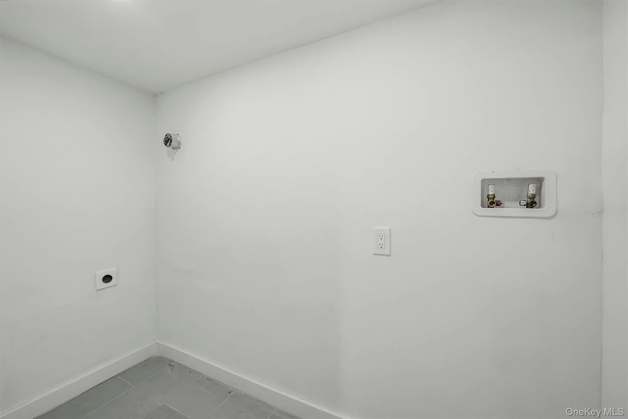 3079 Fearn Place, New York, NY, 3 Bedrooms Bedrooms, 6 Rooms Rooms,2 BathroomsBathrooms,Residential,For Rent,Fearn,0,1054664 3079 Fearn Place, New York, NY, 3 Bedrooms Bedrooms, 6 Rooms Rooms,2 BathroomsBathrooms,Residential,For Rent,Fearn,0,1054664