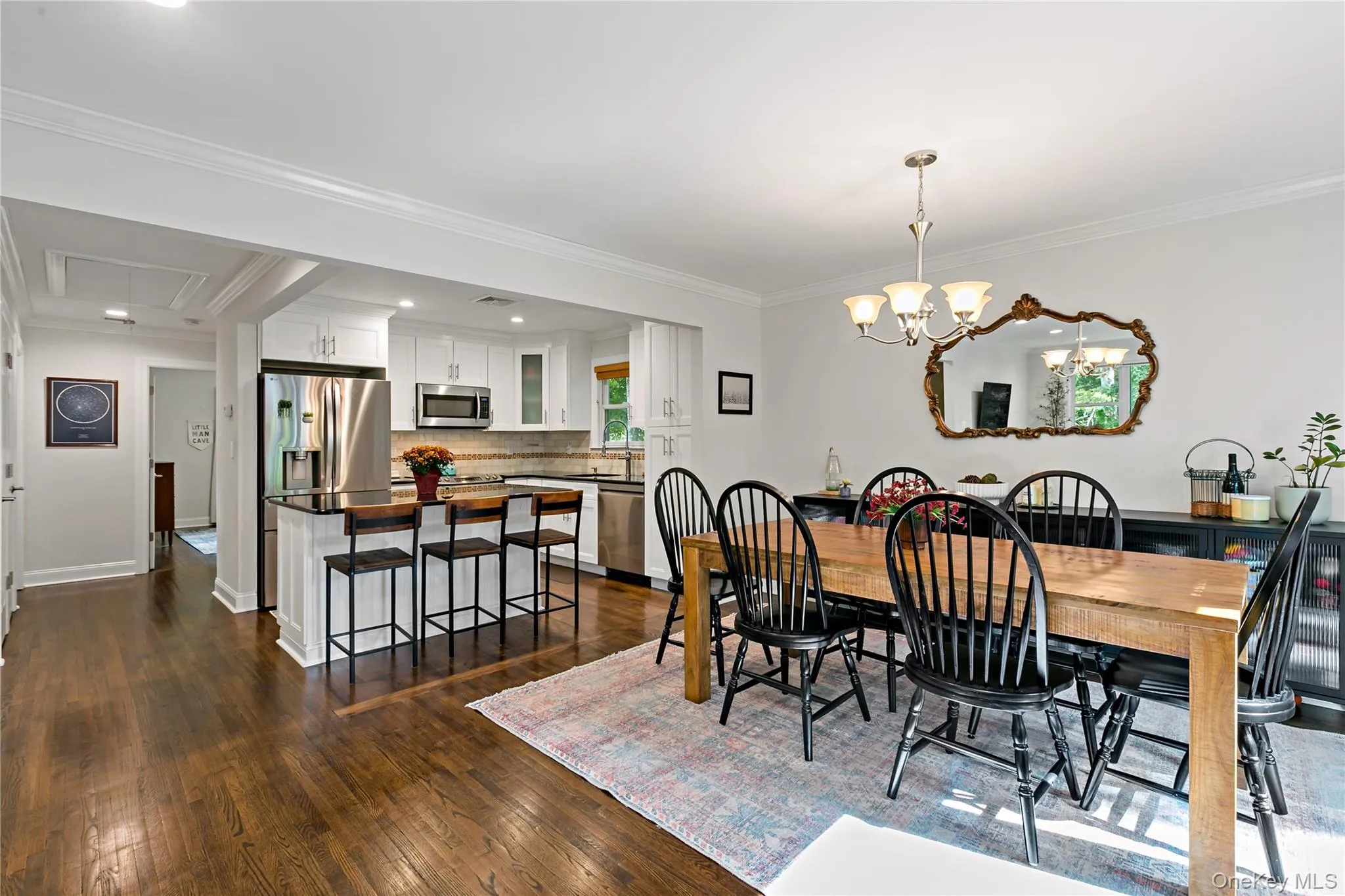 Dining room with open flow to kitchen Dining room with open flow to kitchen