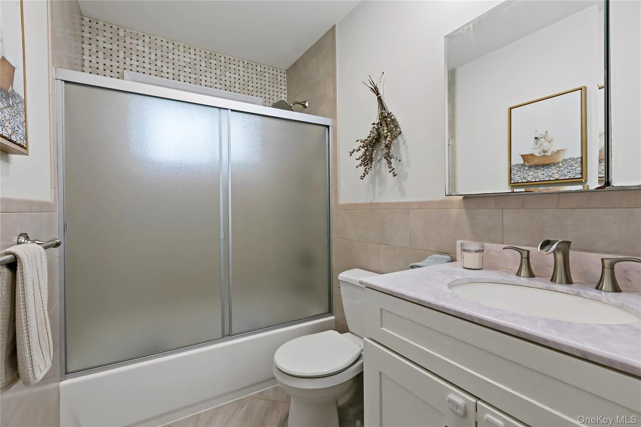 Full Bathroom with tub Full Bathroom with tub