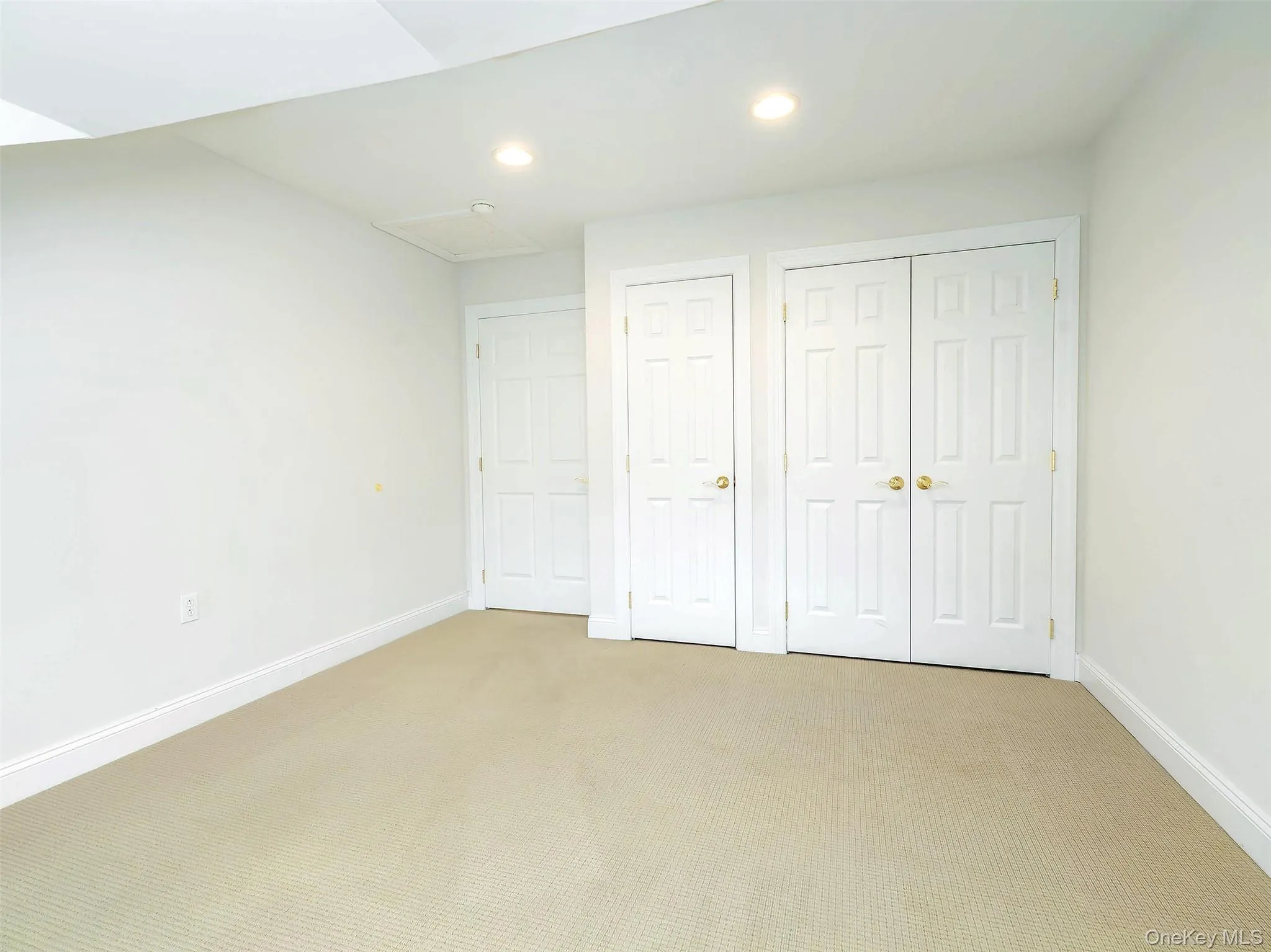 194 Pond View Drive, North Hempstead, NY, 4 Bedrooms Bedrooms, 7 Rooms Rooms,3 BathroomsBathrooms,Residential,For Rent,Pond View,0,1054673 194 Pond View Drive, North Hempstead, NY, 4 Bedrooms Bedrooms, 7 Rooms Rooms,3 BathroomsBathrooms,Residential,For Rent,Pond View,0,1054673