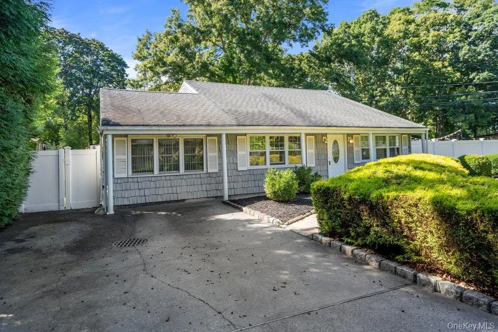22 Half Moon Pond Road, Brookhaven, NY, 3 Bedrooms Bedrooms, 7 Rooms Rooms,2 BathroomsBathrooms,Residential,For Rent,Half Moon Pond,0,1054679 22 Half Moon Pond Road, Brookhaven, NY, 3 Bedrooms Bedrooms, 7 Rooms Rooms,2 BathroomsBathrooms,Residential,For Rent,Half Moon Pond,0,1054679