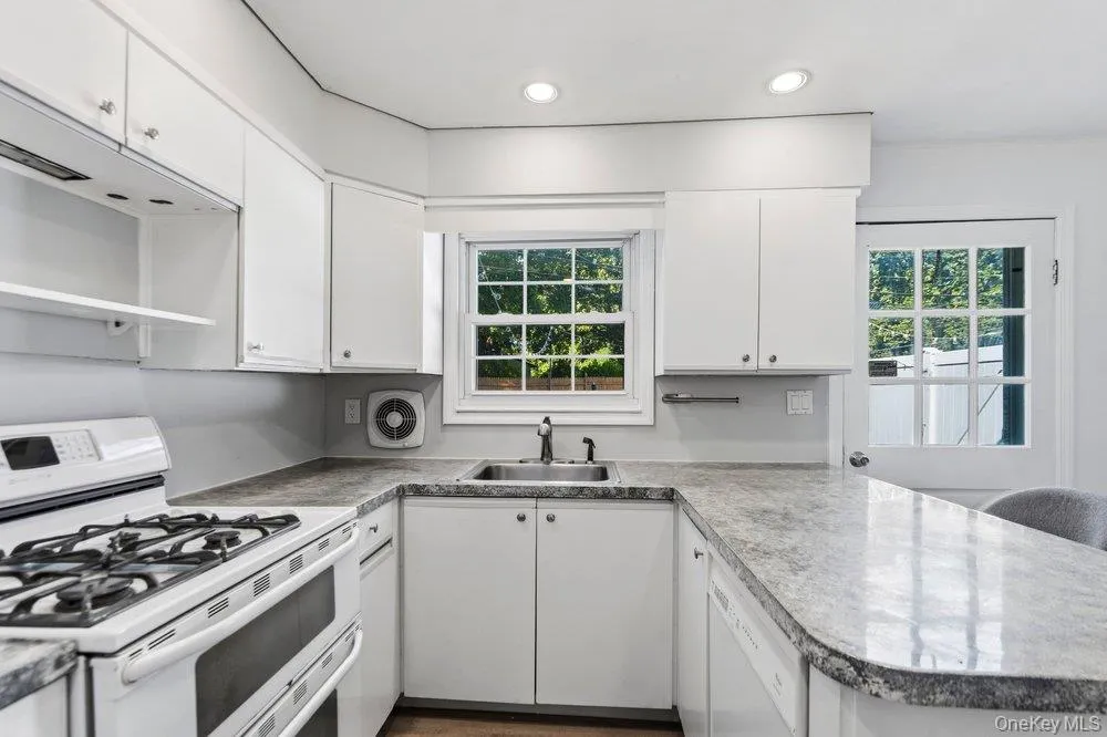 22 Half Moon Pond Road, Brookhaven, NY, 3 Bedrooms Bedrooms, 7 Rooms Rooms,2 BathroomsBathrooms,Residential,For Rent,Half Moon Pond,0,1054679 22 Half Moon Pond Road, Brookhaven, NY, 3 Bedrooms Bedrooms, 7 Rooms Rooms,2 BathroomsBathrooms,Residential,For Rent,Half Moon Pond,0,1054679