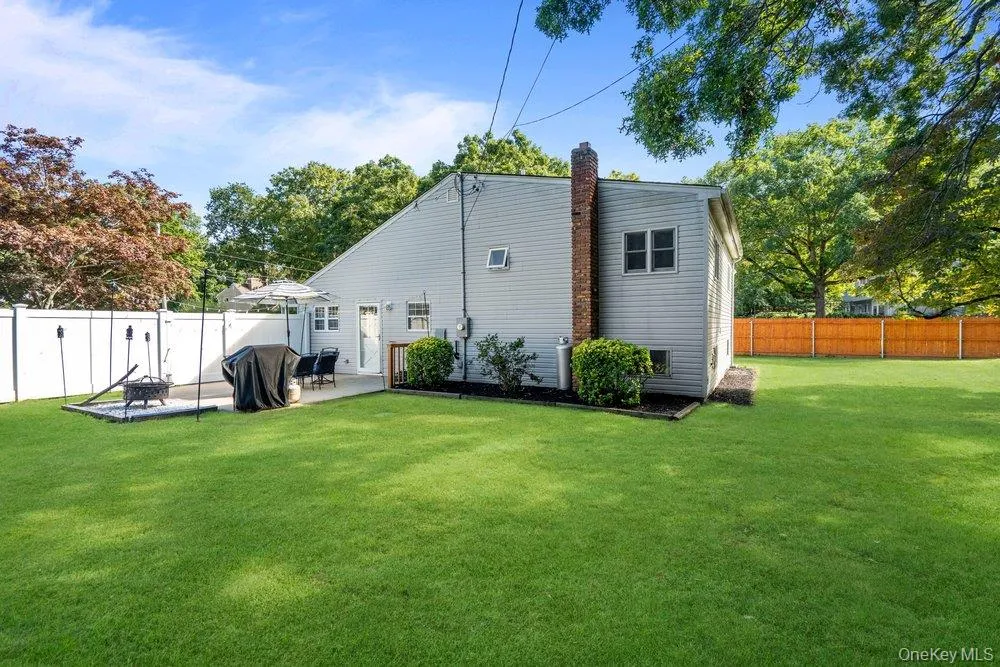 22 Half Moon Pond Road, Brookhaven, NY, 3 Bedrooms Bedrooms, 7 Rooms Rooms,2 BathroomsBathrooms,Residential,For Rent,Half Moon Pond,0,1054679 22 Half Moon Pond Road, Brookhaven, NY, 3 Bedrooms Bedrooms, 7 Rooms Rooms,2 BathroomsBathrooms,Residential,For Rent,Half Moon Pond,0,1054679
