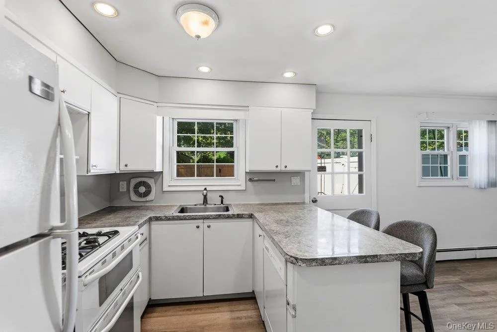 22 Half Moon Pond Road, Brookhaven, NY, 3 Bedrooms Bedrooms, 7 Rooms Rooms,2 BathroomsBathrooms,Residential,For Rent,Half Moon Pond,0,1054679 22 Half Moon Pond Road, Brookhaven, NY, 3 Bedrooms Bedrooms, 7 Rooms Rooms,2 BathroomsBathrooms,Residential,For Rent,Half Moon Pond,0,1054679