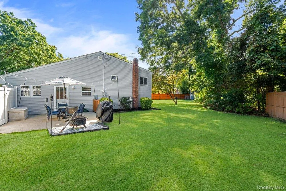 22 Half Moon Pond Road, Brookhaven, NY, 3 Bedrooms Bedrooms, 7 Rooms Rooms,2 BathroomsBathrooms,Residential,For Rent,Half Moon Pond,0,1054679 22 Half Moon Pond Road, Brookhaven, NY, 3 Bedrooms Bedrooms, 7 Rooms Rooms,2 BathroomsBathrooms,Residential,For Rent,Half Moon Pond,0,1054679
