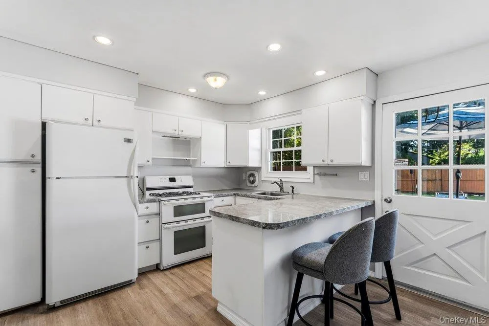 22 Half Moon Pond Road, Brookhaven, NY, 3 Bedrooms Bedrooms, 7 Rooms Rooms,2 BathroomsBathrooms,Residential,For Rent,Half Moon Pond,0,1054679 22 Half Moon Pond Road, Brookhaven, NY, 3 Bedrooms Bedrooms, 7 Rooms Rooms,2 BathroomsBathrooms,Residential,For Rent,Half Moon Pond,0,1054679