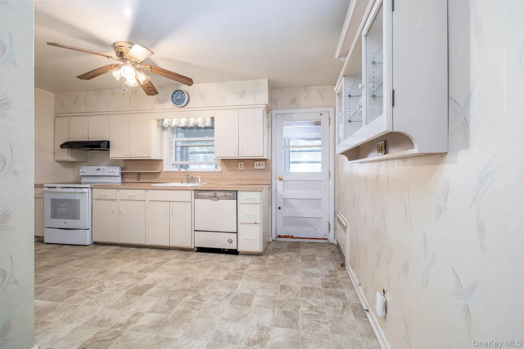 175 Carpenter Street, Hempstead, NY, 4 Bedrooms Bedrooms, 6 Rooms Rooms,1 BathroomBathrooms,Residential,For Rent,Carpenter,0,1054694 175 Carpenter Street, Hempstead, NY, 4 Bedrooms Bedrooms, 6 Rooms Rooms,1 BathroomBathrooms,Residential,For Rent,Carpenter,0,1054694