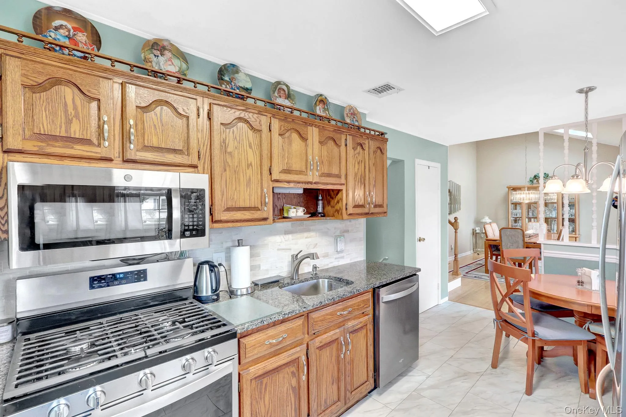 820 Hamilton Avenue, Babylon, NY, 3 Bedrooms Bedrooms, 6 Rooms Rooms,1 BathroomBathrooms,Residential,For Rent,Hamilton,0,1054695 820 Hamilton Avenue, Babylon, NY, 3 Bedrooms Bedrooms, 6 Rooms Rooms,1 BathroomBathrooms,Residential,For Rent,Hamilton,0,1054695