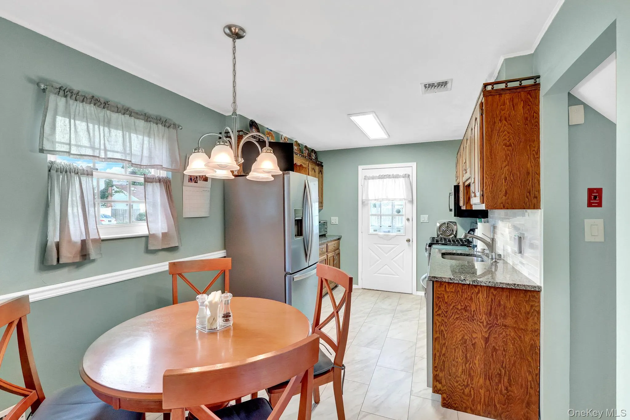 820 Hamilton Avenue, Babylon, NY, 3 Bedrooms Bedrooms, 6 Rooms Rooms,1 BathroomBathrooms,Residential,For Rent,Hamilton,0,1054695 820 Hamilton Avenue, Babylon, NY, 3 Bedrooms Bedrooms, 6 Rooms Rooms,1 BathroomBathrooms,Residential,For Rent,Hamilton,0,1054695