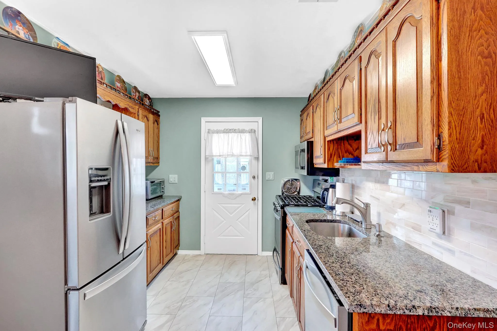 820 Hamilton Avenue, Babylon, NY, 3 Bedrooms Bedrooms, 6 Rooms Rooms,1 BathroomBathrooms,Residential,For Rent,Hamilton,0,1054695 820 Hamilton Avenue, Babylon, NY, 3 Bedrooms Bedrooms, 6 Rooms Rooms,1 BathroomBathrooms,Residential,For Rent,Hamilton,0,1054695