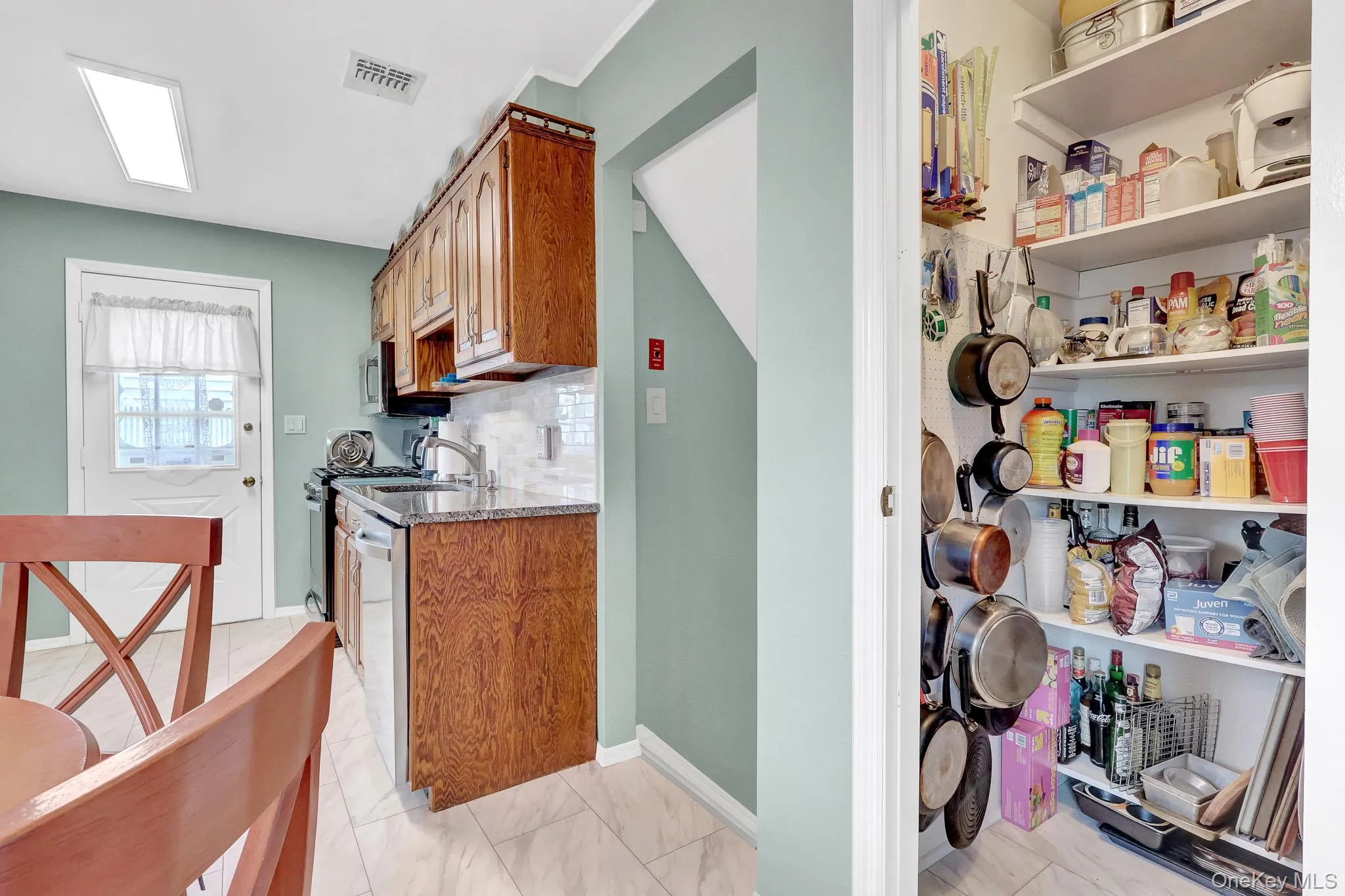 820 Hamilton Avenue, Babylon, NY, 3 Bedrooms Bedrooms, 6 Rooms Rooms,1 BathroomBathrooms,Residential,For Rent,Hamilton,0,1054695 820 Hamilton Avenue, Babylon, NY, 3 Bedrooms Bedrooms, 6 Rooms Rooms,1 BathroomBathrooms,Residential,For Rent,Hamilton,0,1054695