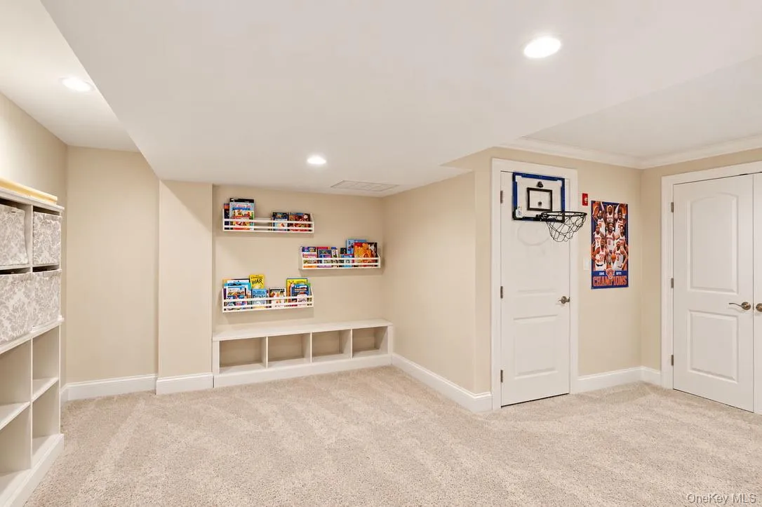 16 Belvedere Court, New York, NY, 4 Bedrooms Bedrooms, 10 Rooms Rooms,3 BathroomsBathrooms,Residential,For Rent,Belvedere,0,1054699 16 Belvedere Court, New York, NY, 4 Bedrooms Bedrooms, 10 Rooms Rooms,3 BathroomsBathrooms,Residential,For Rent,Belvedere,0,1054699
