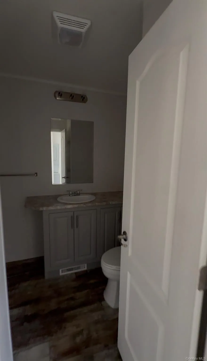 150 Main Street, Islip, NY, 2 Bedrooms Bedrooms, 3 Rooms Rooms,1 BathroomBathrooms,Residential,For Rent,Main,0,1054700 150 Main Street, Islip, NY, 2 Bedrooms Bedrooms, 3 Rooms Rooms,1 BathroomBathrooms,Residential,For Rent,Main,0,1054700