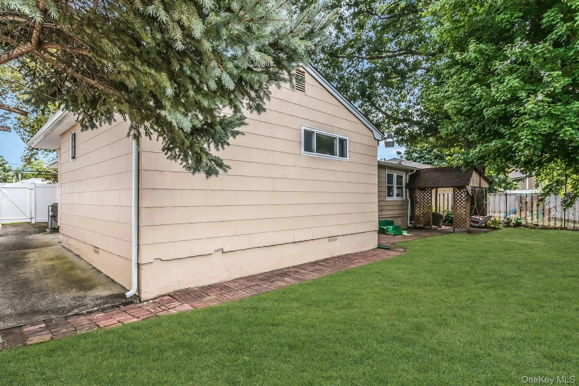 912 Ascan Street, Hempstead, NY, 4 Bedrooms Bedrooms, 8 Rooms Rooms,2 BathroomsBathrooms,Residential,For Rent,Ascan,0,1054703 912 Ascan Street, Hempstead, NY, 4 Bedrooms Bedrooms, 8 Rooms Rooms,2 BathroomsBathrooms,Residential,For Rent,Ascan,0,1054703