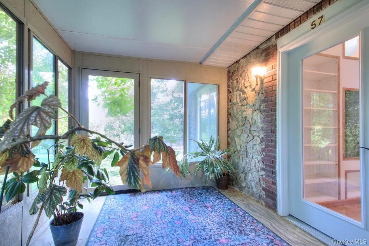 Bright & Airy-3 Season Room-View 3 Bright & Airy-3 Season Room-View 3