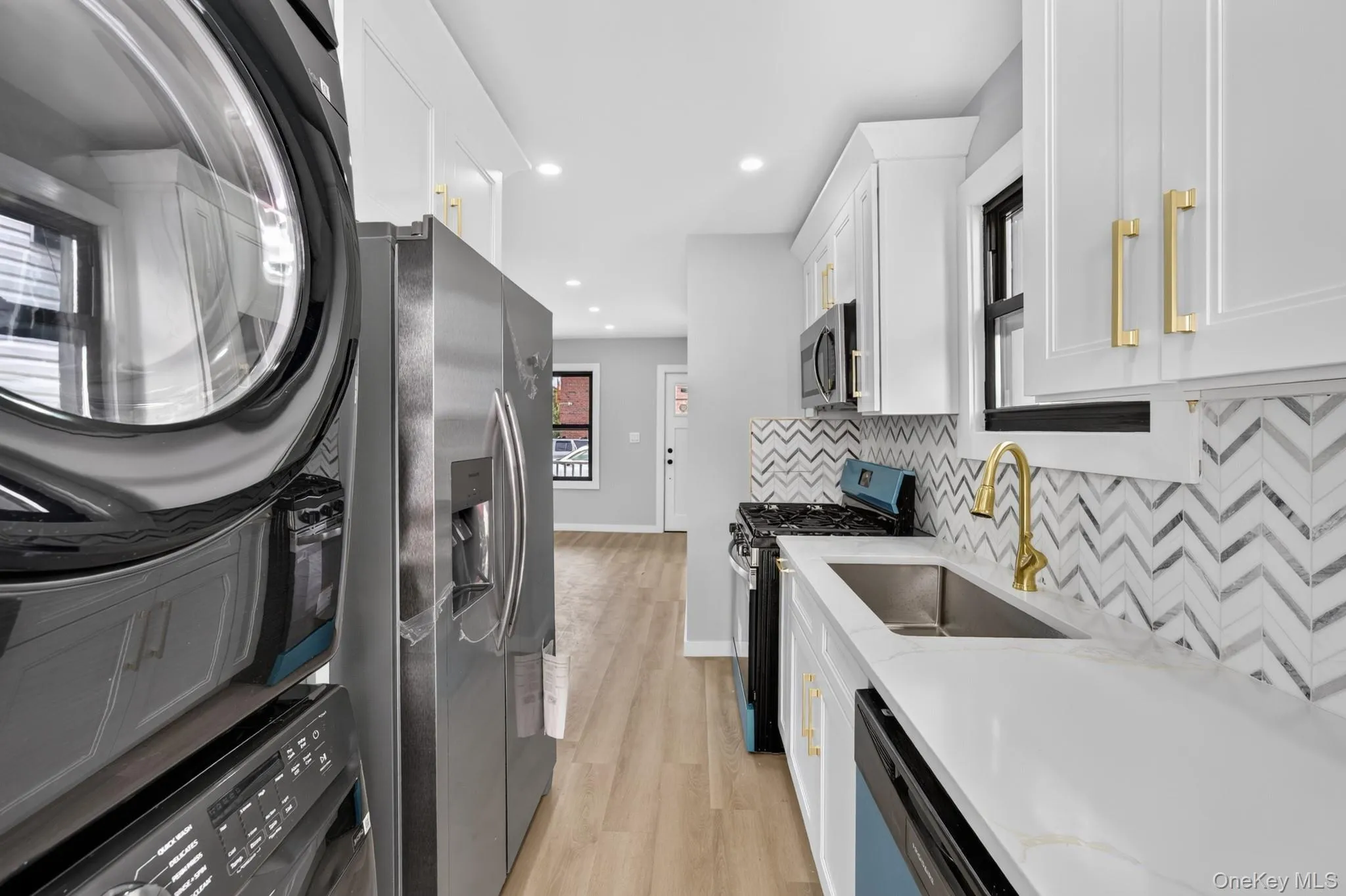 777 225th Street, New York, NY, 3 Bedrooms Bedrooms, 12 Rooms Rooms,2 BathroomsBathrooms,Residential,For Rent,225th,0,1054705 777 225th Street, New York, NY, 3 Bedrooms Bedrooms, 12 Rooms Rooms,2 BathroomsBathrooms,Residential,For Rent,225th,0,1054705