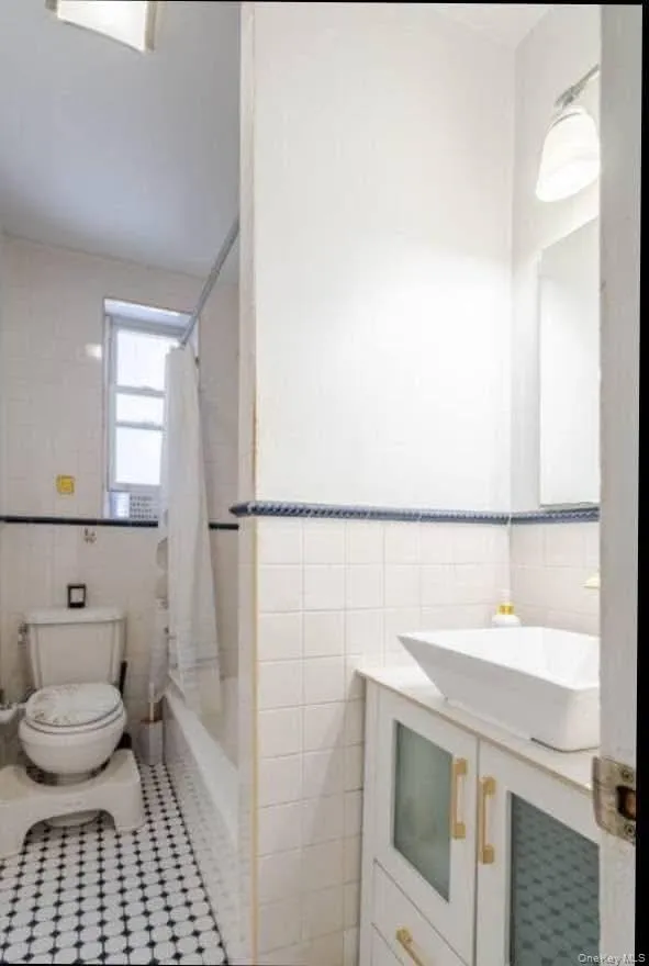 6536 Wetherole Street, New York, NY, 2 Bedrooms Bedrooms, 5 Rooms Rooms,1 BathroomBathrooms,Residential Lease,For Rent,Wetherole,0,1054707 6536 Wetherole Street, New York, NY, 2 Bedrooms Bedrooms, 5 Rooms Rooms,1 BathroomBathrooms,Residential Lease,For Rent,Wetherole,0,1054707