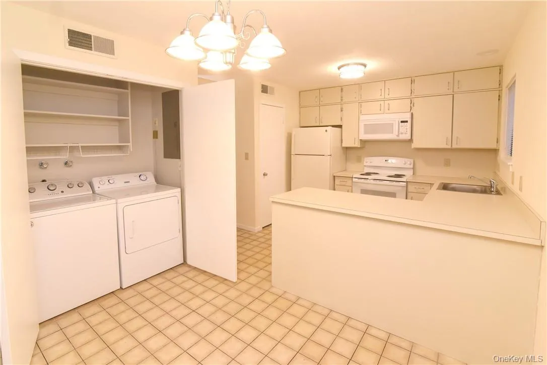 188 Heritage Hills, Somers, NY, 2 Bedroom Bedrooms, 5 Room Rooms,2 BathroomBathrooms,Residential Lease,For Rent,Heritage,0,1054709 188 Heritage Hills, Somers, NY, 2 Bedroom Bedrooms, 5 Room Rooms,2 BathroomBathrooms,Residential Lease,For Rent,Heritage,0,1054709