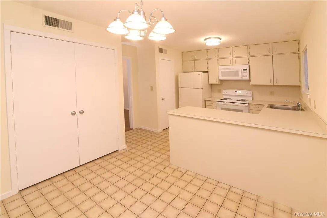 188 Heritage Hills, Somers, NY, 2 Bedroom Bedrooms, 5 Room Rooms,2 BathroomBathrooms,Residential Lease,For Rent,Heritage,0,1054709 188 Heritage Hills, Somers, NY, 2 Bedroom Bedrooms, 5 Room Rooms,2 BathroomBathrooms,Residential Lease,For Rent,Heritage,0,1054709