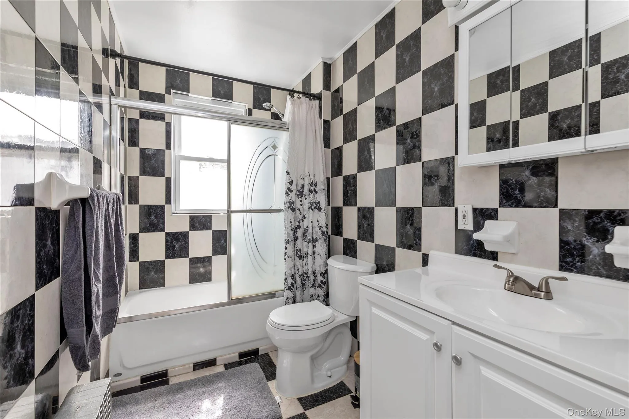 90-66 199th Street, New York, NY, 3 Bedrooms Bedrooms, 6 Rooms Rooms,2 BathroomsBathrooms,Residential,For Rent,199th,0,1054710 90-66 199th Street, New York, NY, 3 Bedrooms Bedrooms, 6 Rooms Rooms,2 BathroomsBathrooms,Residential,For Rent,199th,0,1054710