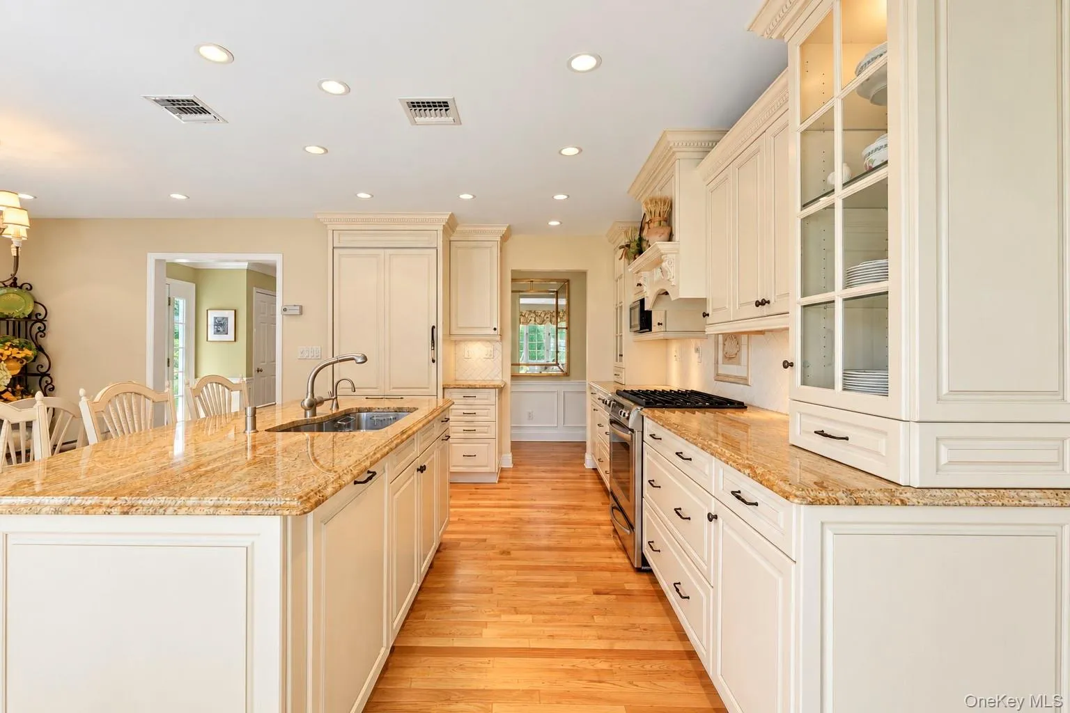 63 Birch Street, Brookhaven, NY, 4 Bedrooms Bedrooms, 8 Rooms Rooms,1 BathroomBathrooms,Residential,For Rent,Birch,0,1054713 63 Birch Street, Brookhaven, NY, 4 Bedrooms Bedrooms, 8 Rooms Rooms,1 BathroomBathrooms,Residential,For Rent,Birch,0,1054713