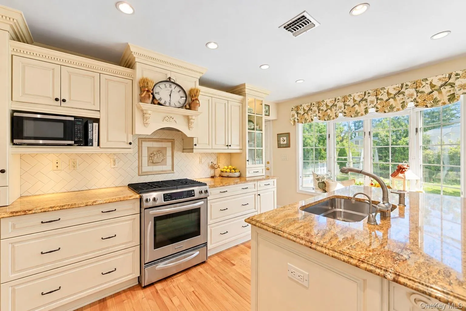 63 Birch Street, Brookhaven, NY, 4 Bedrooms Bedrooms, 8 Rooms Rooms,1 BathroomBathrooms,Residential,For Rent,Birch,0,1054713 63 Birch Street, Brookhaven, NY, 4 Bedrooms Bedrooms, 8 Rooms Rooms,1 BathroomBathrooms,Residential,For Rent,Birch,0,1054713