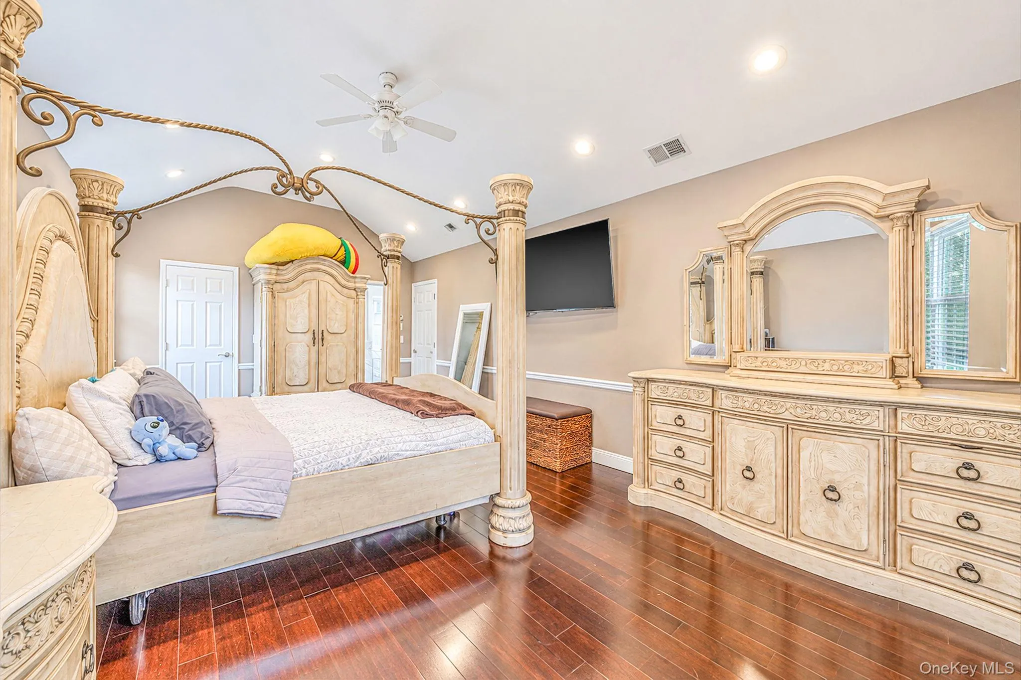 4 Crystal Brook Court, Smithtown, NY, 4 Bedrooms Bedrooms, 8 Rooms Rooms,2 BathroomsBathrooms,Residential,For Rent,Crystal Brook,0,1054720 4 Crystal Brook Court, Smithtown, NY, 4 Bedrooms Bedrooms, 8 Rooms Rooms,2 BathroomsBathrooms,Residential,For Rent,Crystal Brook,0,1054720