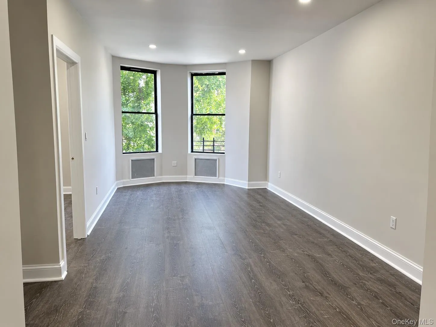 1997 Morris Avenue, New York, NY, 4 Bedroom Bedrooms, 7 Room Rooms,1 BathroomBathrooms,Residential Lease,For Rent,Morris,0,1054726 1997 Morris Avenue, New York, NY, 4 Bedroom Bedrooms, 7 Room Rooms,1 BathroomBathrooms,Residential Lease,For Rent,Morris,0,1054726