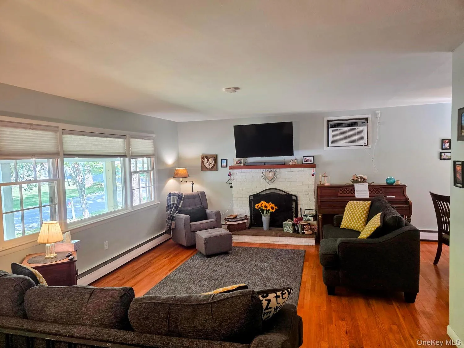 28 Robert Drive, Hyde Park, NY, 4 Bedrooms Bedrooms, 8 Rooms Rooms,2 BathroomsBathrooms,Residential,For Rent,Robert,0,1054727 28 Robert Drive, Hyde Park, NY, 4 Bedrooms Bedrooms, 8 Rooms Rooms,2 BathroomsBathrooms,Residential,For Rent,Robert,0,1054727