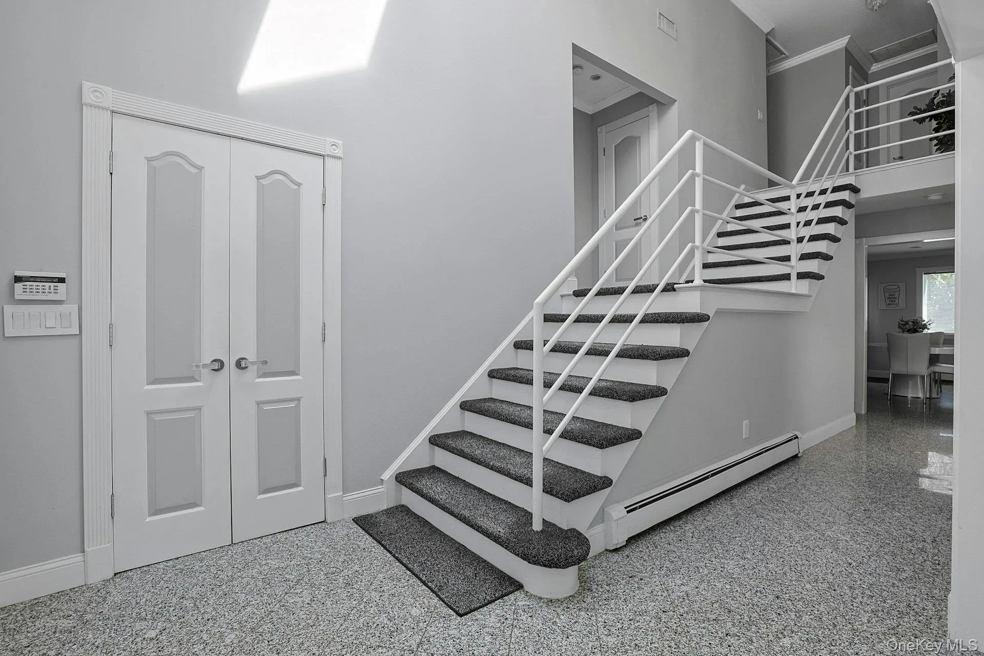 Spacious entry Spacious entry