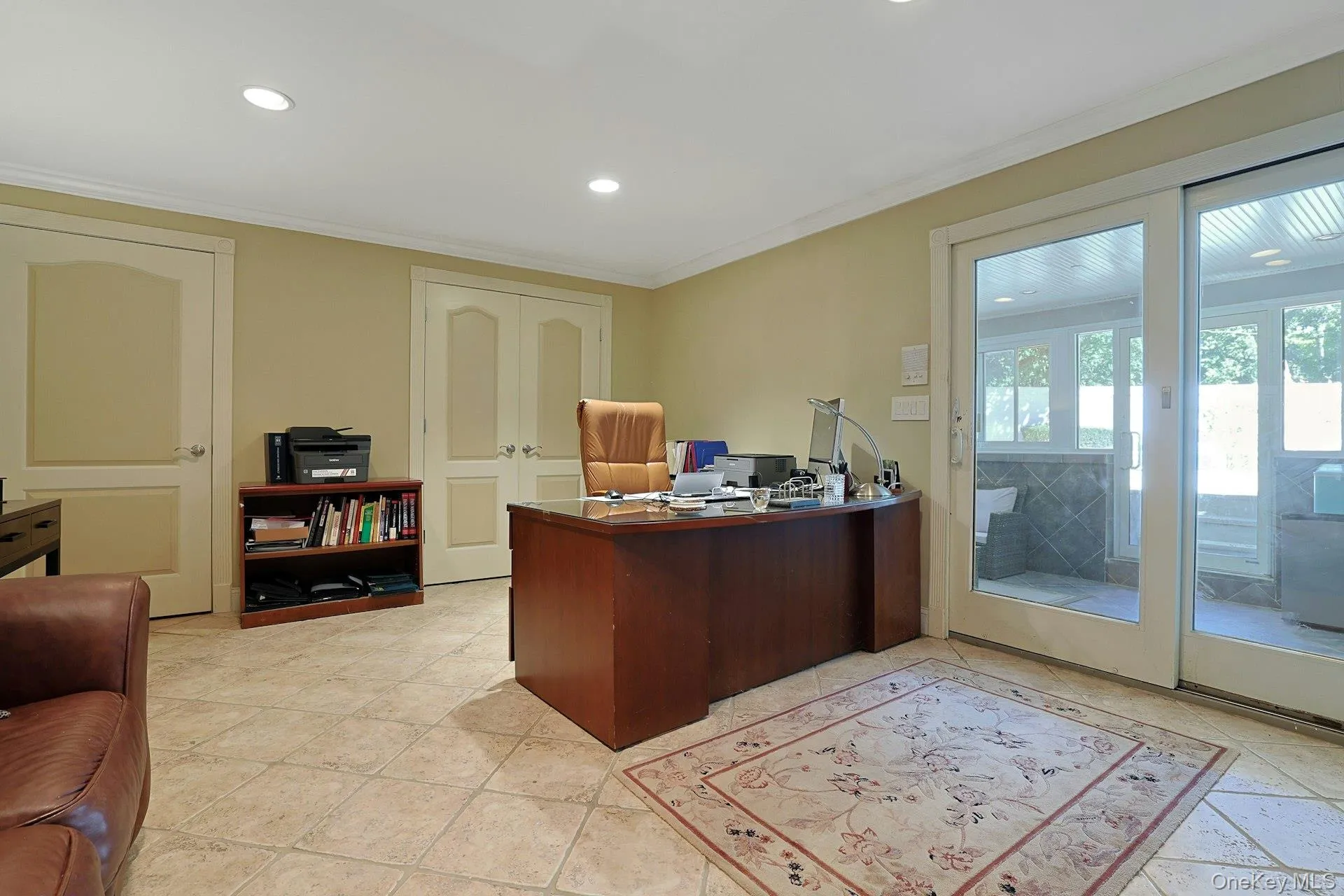 Bonus space with door to back property Bonus space with door to back property