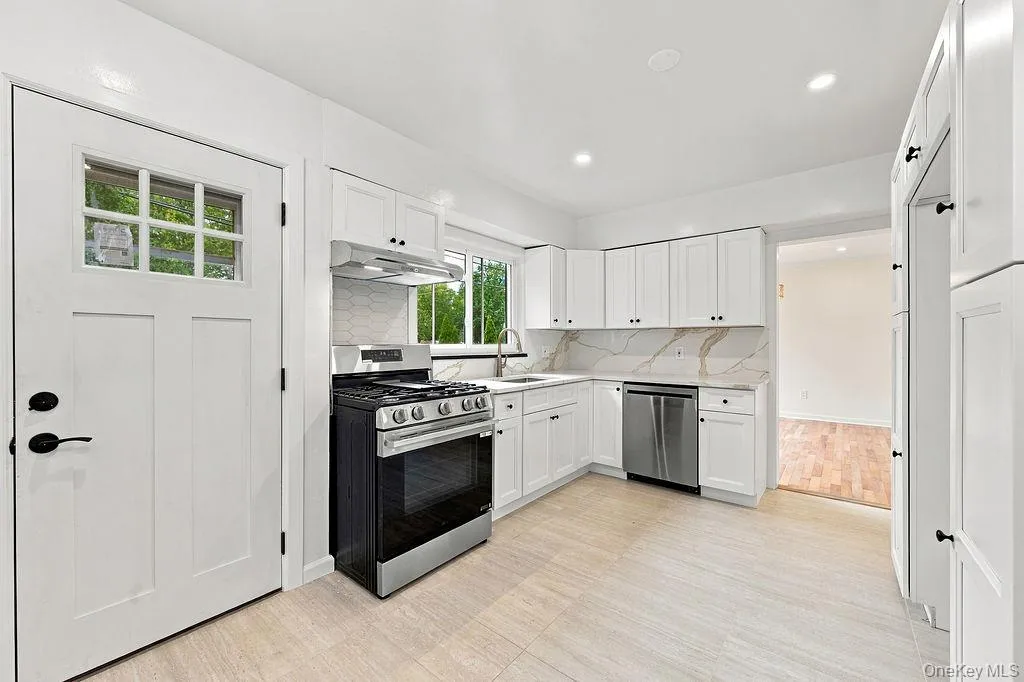 84 Middle Neck Road, North Hempstead, NY, 4 Bedrooms Bedrooms, 7 Rooms Rooms,2 BathroomsBathrooms,Residential,For Rent,Middle Neck,0,1054753 84 Middle Neck Road, North Hempstead, NY, 4 Bedrooms Bedrooms, 7 Rooms Rooms,2 BathroomsBathrooms,Residential,For Rent,Middle Neck,0,1054753