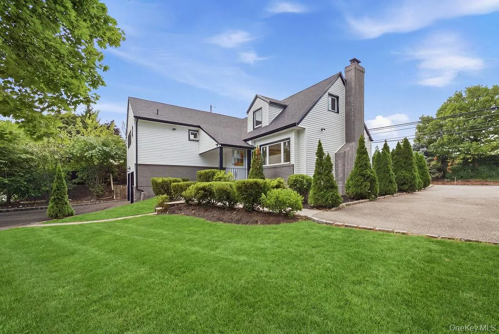 84 Middle Neck Road, North Hempstead, NY, 4 Bedrooms Bedrooms, 7 Rooms Rooms,2 BathroomsBathrooms,Residential,For Rent,Middle Neck,0,1054753 84 Middle Neck Road, North Hempstead, NY, 4 Bedrooms Bedrooms, 7 Rooms Rooms,2 BathroomsBathrooms,Residential,For Rent,Middle Neck,0,1054753