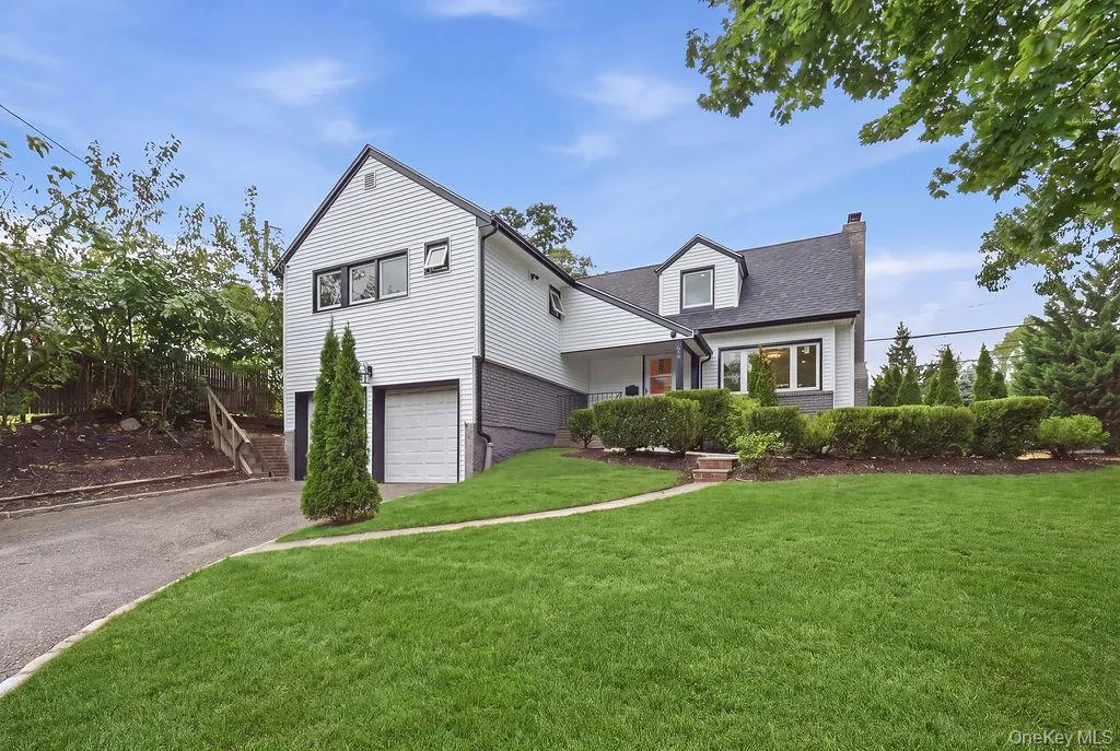 84 Middle Neck Road, North Hempstead, NY, 4 Bedrooms Bedrooms, 7 Rooms Rooms,2 BathroomsBathrooms,Residential,For Rent,Middle Neck,0,1054753 84 Middle Neck Road, North Hempstead, NY, 4 Bedrooms Bedrooms, 7 Rooms Rooms,2 BathroomsBathrooms,Residential,For Rent,Middle Neck,0,1054753