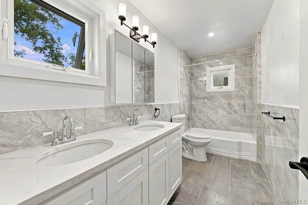 84 Middle Neck Road, North Hempstead, NY, 4 Bedrooms Bedrooms, 7 Rooms Rooms,2 BathroomsBathrooms,Residential,For Rent,Middle Neck,0,1054753 84 Middle Neck Road, North Hempstead, NY, 4 Bedrooms Bedrooms, 7 Rooms Rooms,2 BathroomsBathrooms,Residential,For Rent,Middle Neck,0,1054753